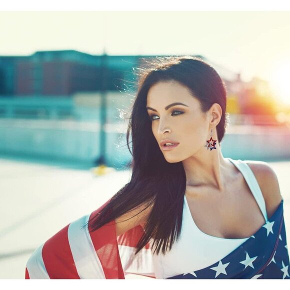 Women's White Blue Stripe American Flag USA Patriotic Dangle Earrings - Picture 5 of 6